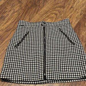 Girls XS Hollister black and white checkered skirt